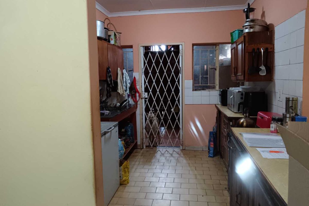 Spacious Living & Entertaining in The Orchards! - Photo 2