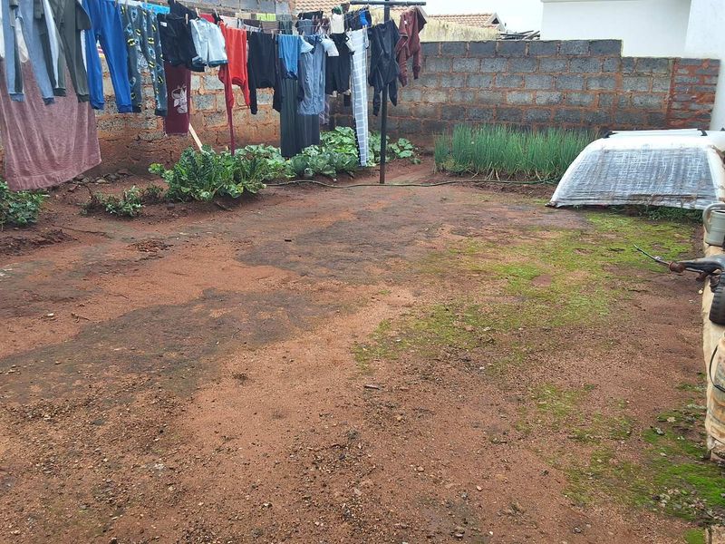 2 Bedroom House For Sale - Photo 4