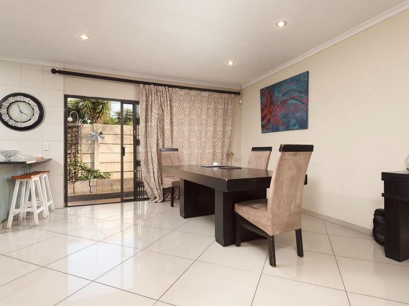 Modern Cluster in Raceview - Photo 5