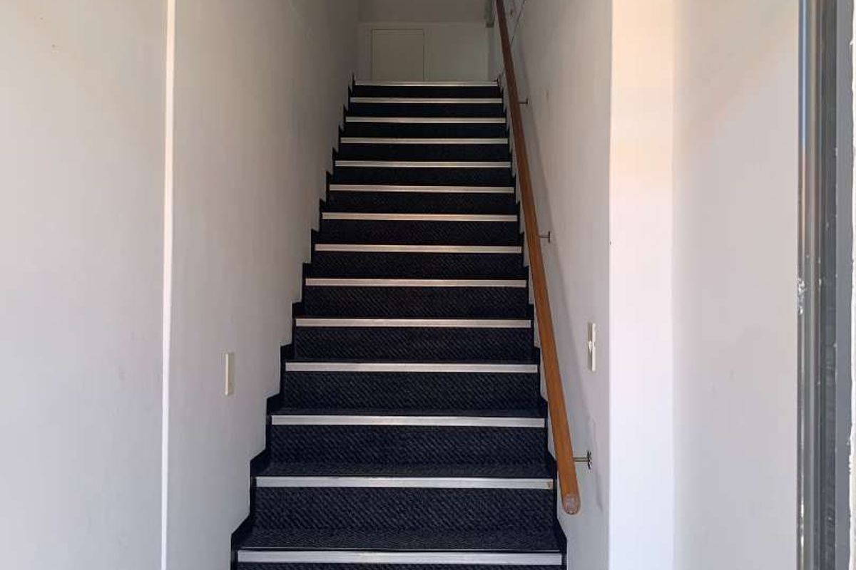 Century City offices in secure complex - Photo 4