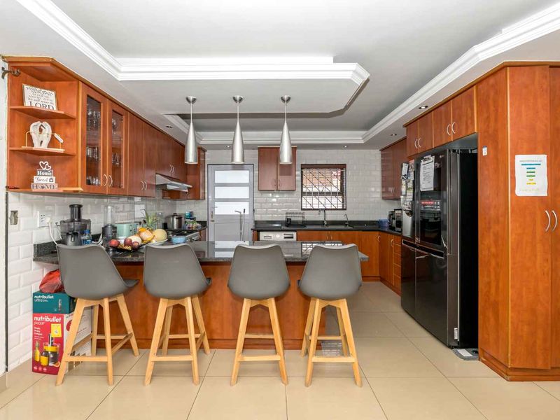 Family Home with Pool, Solar & Exceptional Entertainment Space in Vredelust - Photo 4