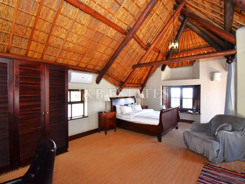 Successfully Operating Hotel With Spectacular Lagoon Views - Photo 8