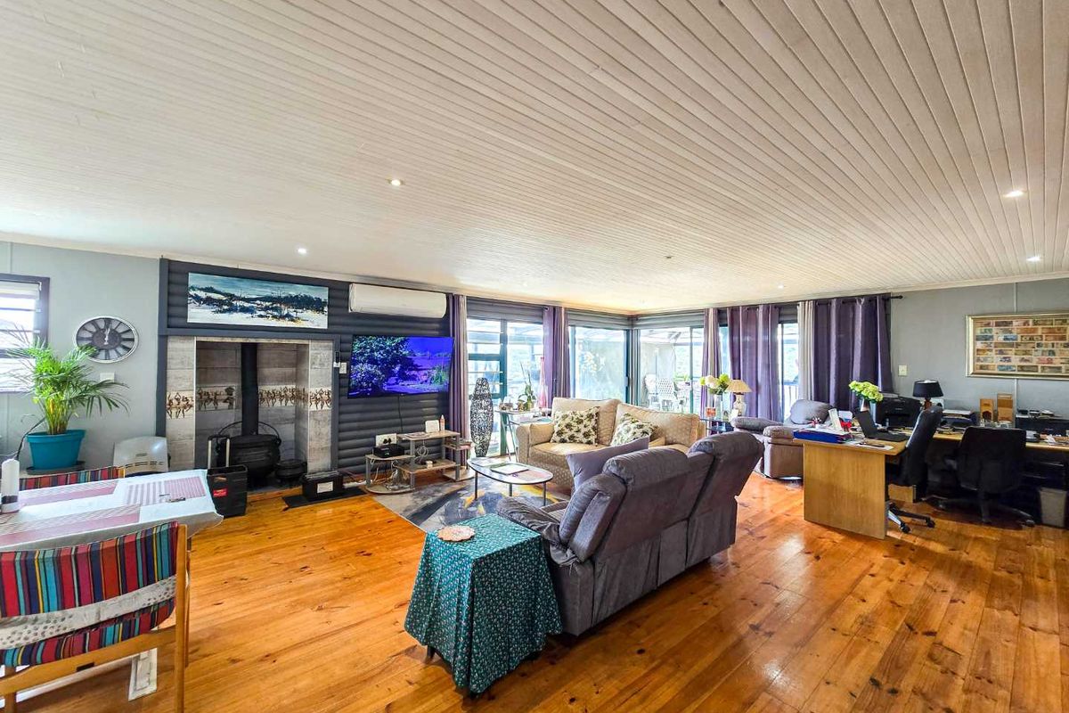 Family home with river view for sale in Stilbaai-Wes. - Photo 2