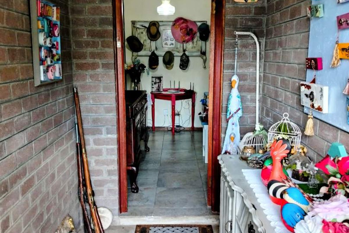 BEAUTIFUL FAMILY HOME WITH 2 FLATLETS-MOVE-IN-READY! - Photo 5