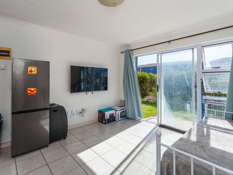 Charming Ground Floor Apartment in Costa Da Gama - Photo 6