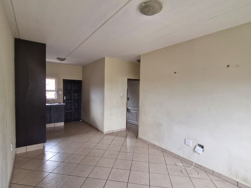 Modern 2-Bedroom Haven at The Kings: Style meets Central Convenience - Photo 8