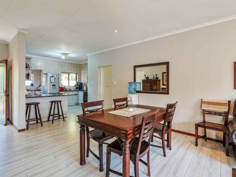 Fully Furnished 2-Bedroom, 2-Bathroom Townhouse in Silver Lakes Golf Estate - Photo 5