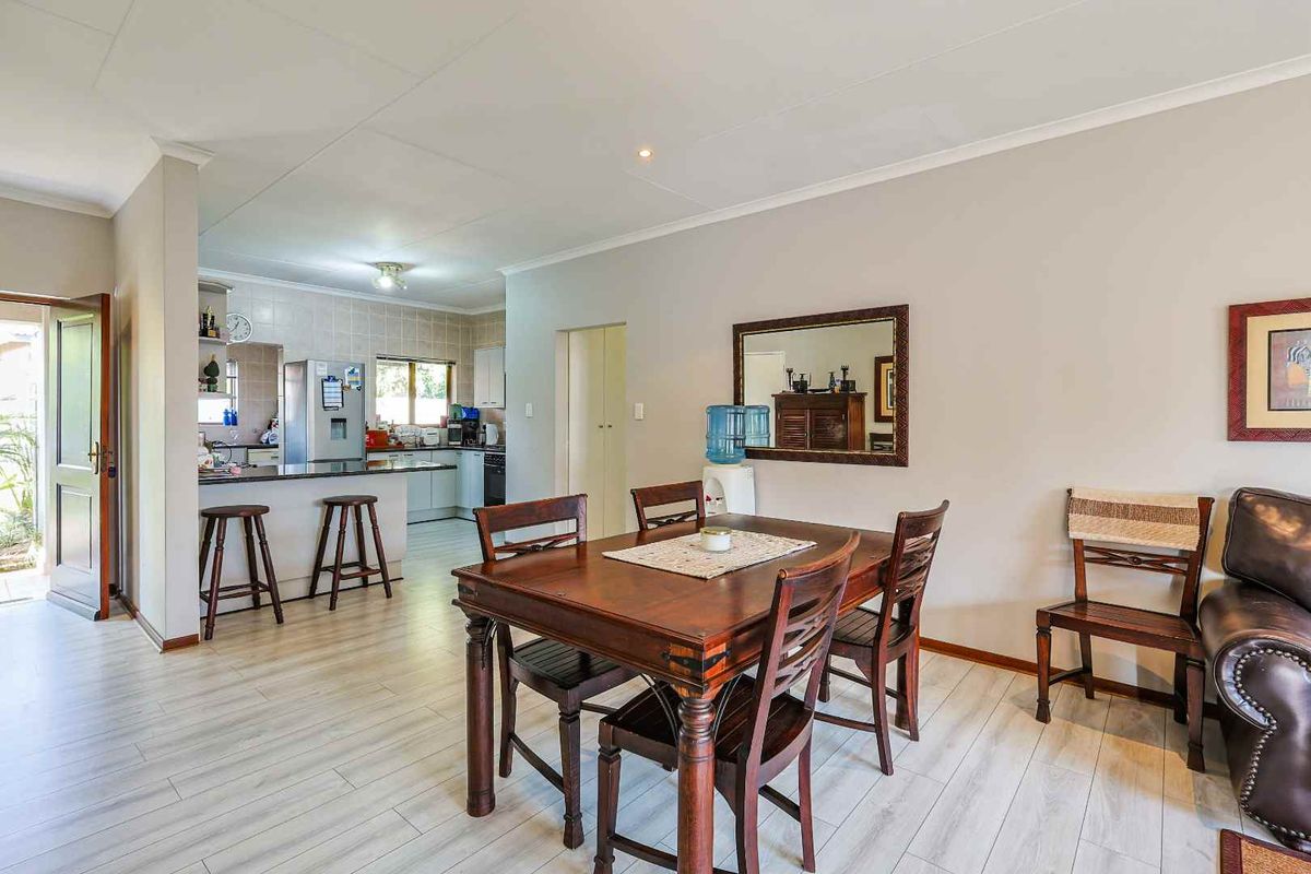 Fully Furnished 2-Bedroom, 2-Bathroom Townhouse in Silver Lakes Golf Estate - Photo 5