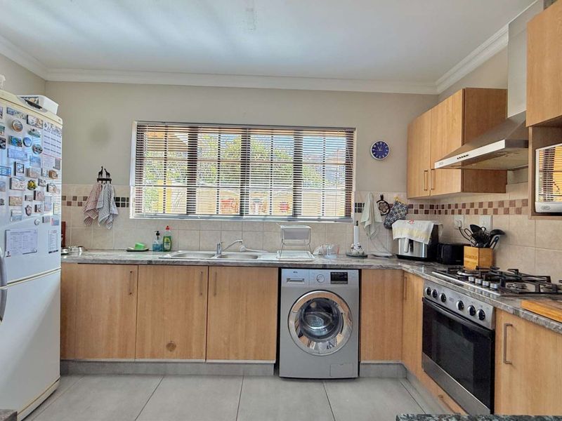 Modern 2 Bedroom Home with Midmar Views in Eagle Ridge Estate, Howick - Photo 10