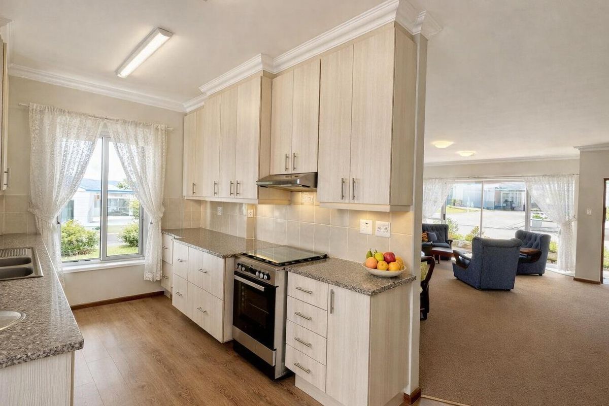 2 Bedroom, 2 Bathroom House for Sale in Fynbos Heights Retirement Village - Photo 4