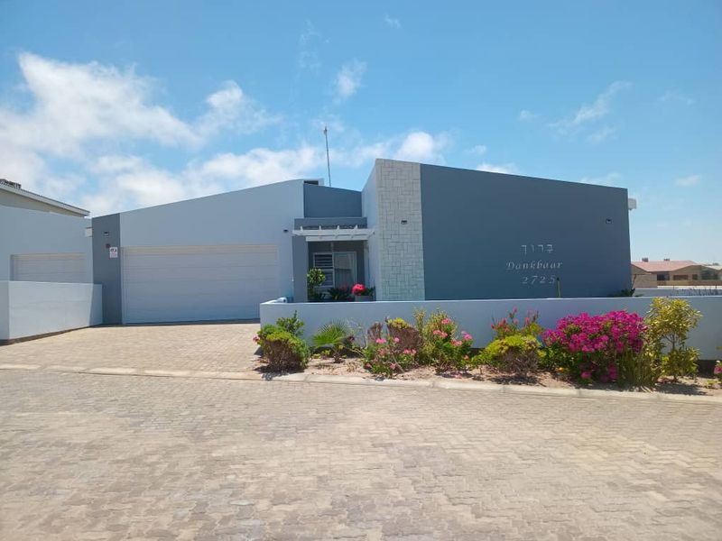MODERN WELL-MAINTAINED HOUSE WITH FLAT FOR SALE IN HENTIES BAY - NAMIBIA - Photo 2