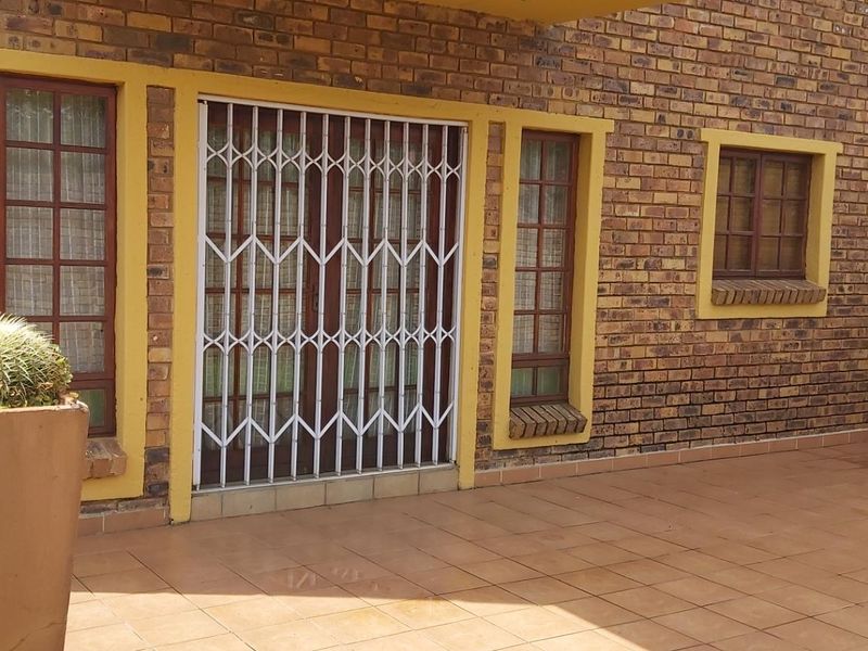 Duplex Townhouse For Sale - Photo 3