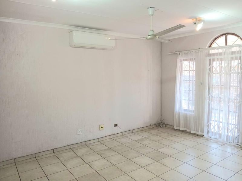 Spacious 3-Bedroom Apartment in Secure Complex (SOLE MANDATE) - Photo 6