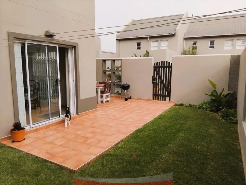 Secure Complex Living - Photo 2