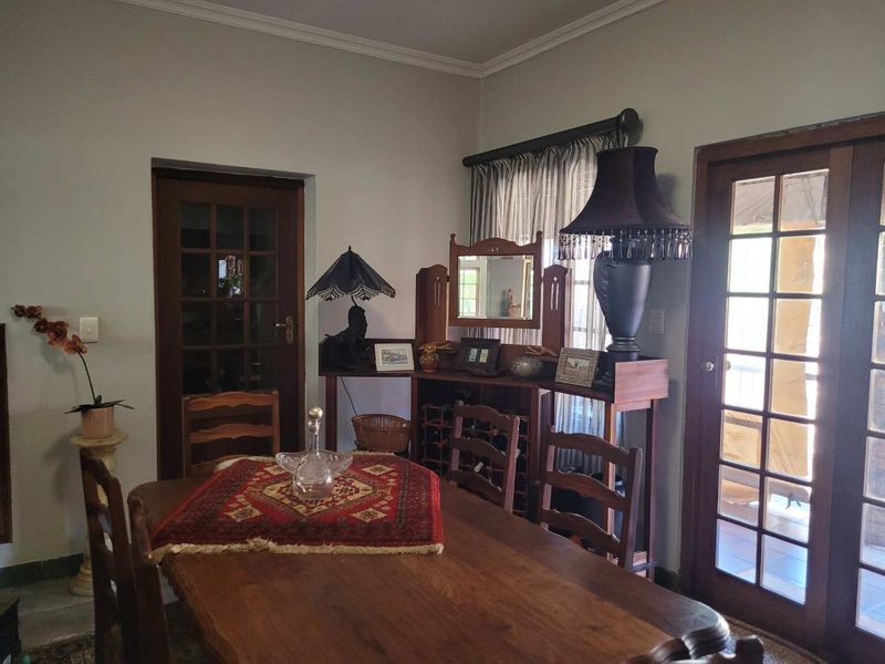 SOUGHT AFTER SECURITY ESTATE ! MAKE AN OFFER! - Photo 4