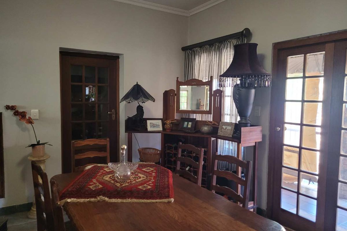 SOUGHT AFTER SECURITY ESTATE ! MAKE AN OFFER! - Photo 4
