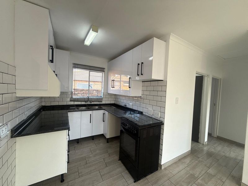 Immaculate 2-Bedroom Simplex – Move-In Ready! - Photo 7