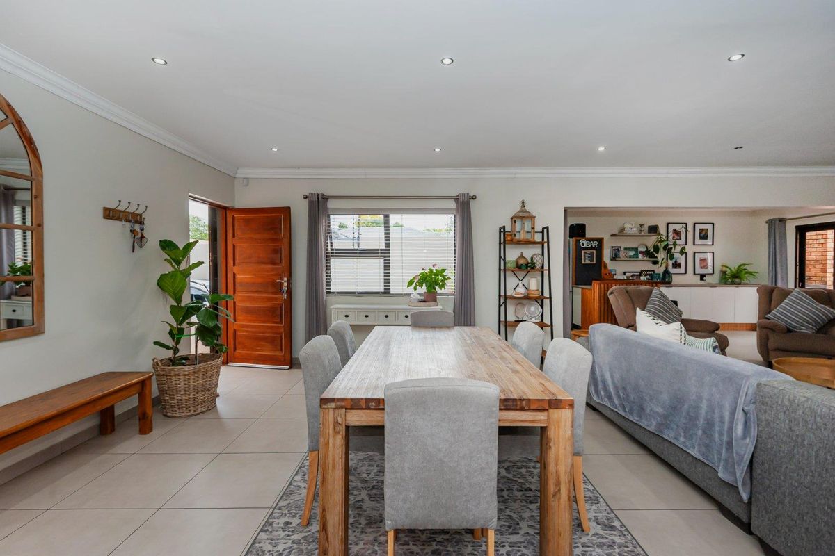 MODERN, PRIVATE, SECURE AND LOW MAINTENANCE DELIGHT - Photo 5