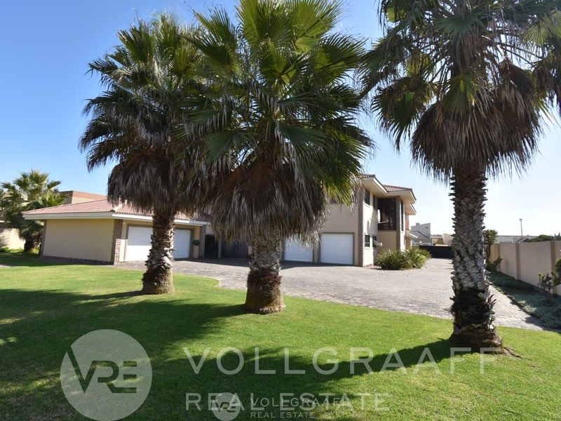 Exquisite coastal family home with heated indoor pool and lush garden – Vogelstrand, Swakopmund - Photo 10