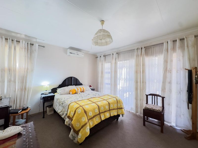 Spacious Family Home on a Large Stand with Exceptional Potential - Photo 10