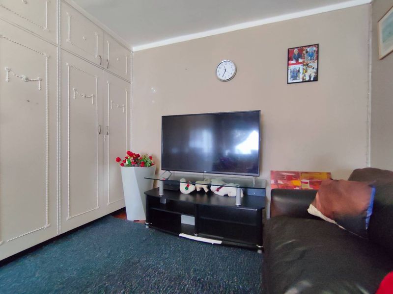 10 Bedroom House for Sale - Photo 9