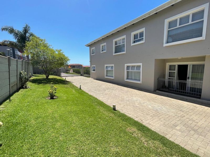 Pet friendly, ground floor apartment - Photo 3