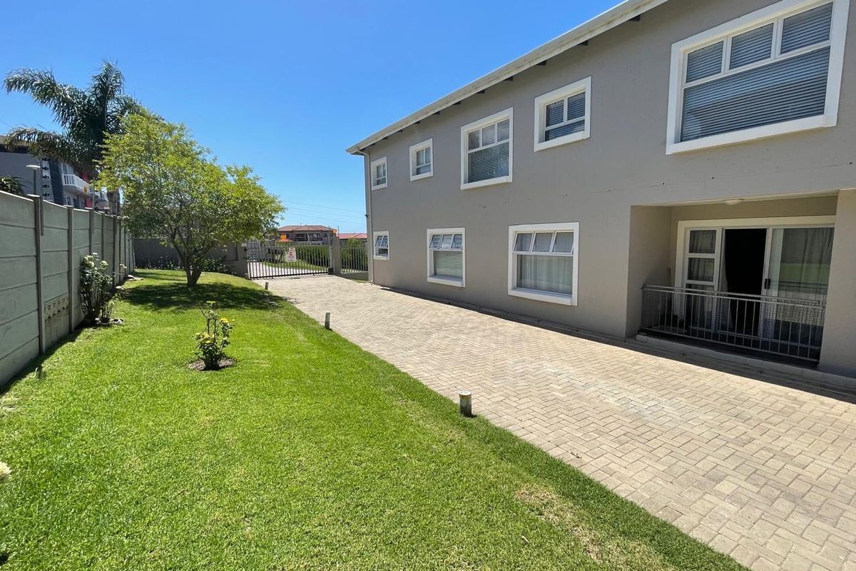 Pet friendly, ground floor apartment - Photo 3