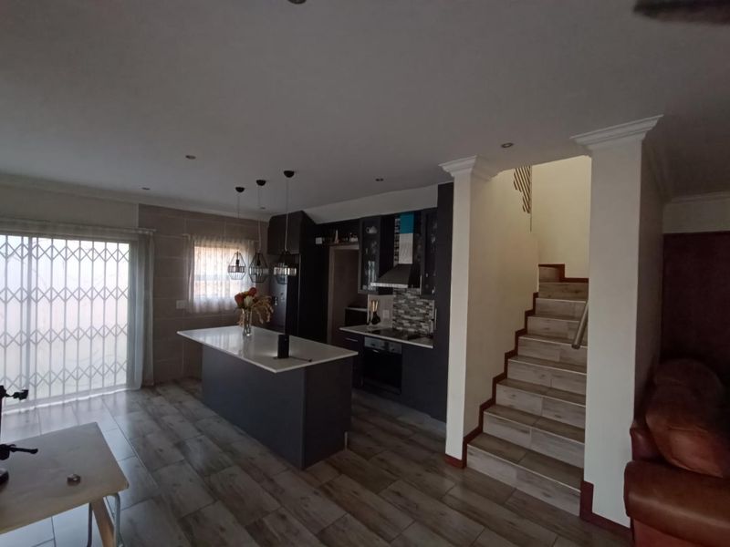 Well maintained house - Photo 4