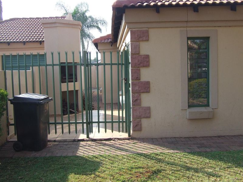 FAMILY HOME FOR SALE IN SECURE ESTATE - Photo 4