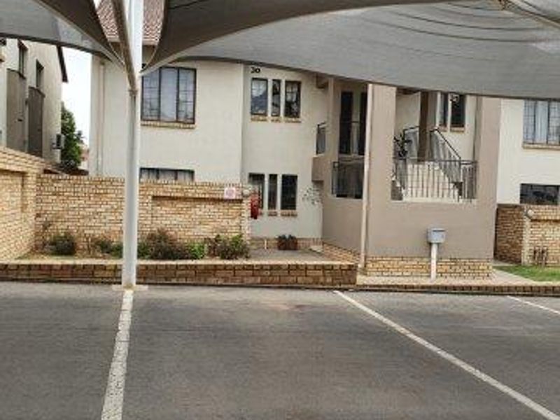 Charming 2-Bedroom Apartment in Secure North Riding Complex - Photo 4