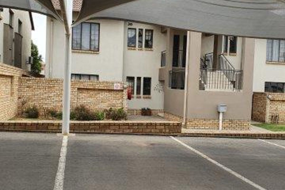 Charming 2-Bedroom Apartment in Secure North Riding Complex - Photo 4