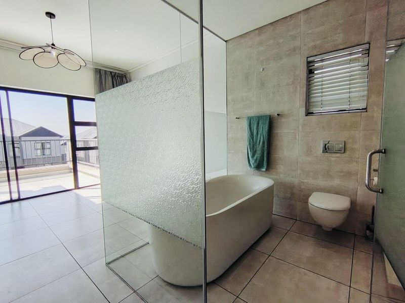 2 Bedroom- & 2 Batroom Apartment For Sale in The Polofields, Waterfall, Midrand - Photo 9