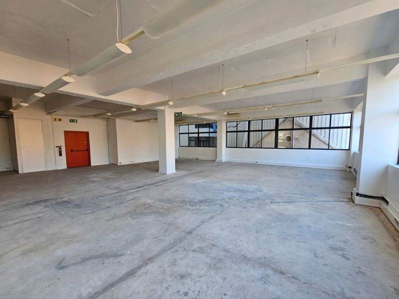347m2 office to let in Loop Street - Photo 7