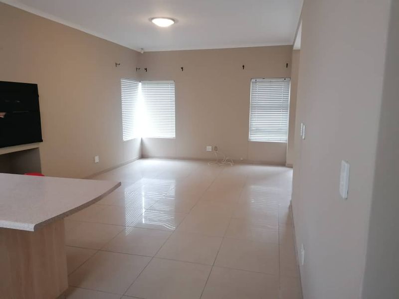 TO LET - COZY 3-BEDROOM TOWNHOUSE NEAR THE SEA, SWAKOPMUND,NAMIBIA - Photo 5