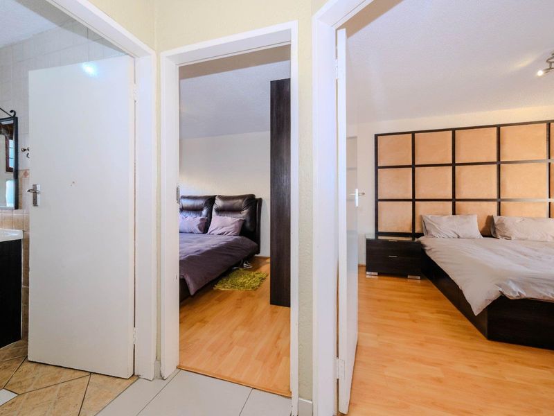 Empty & Urgent! Popular Townhouse Complex on the Ridge Highbury. - Photo 10