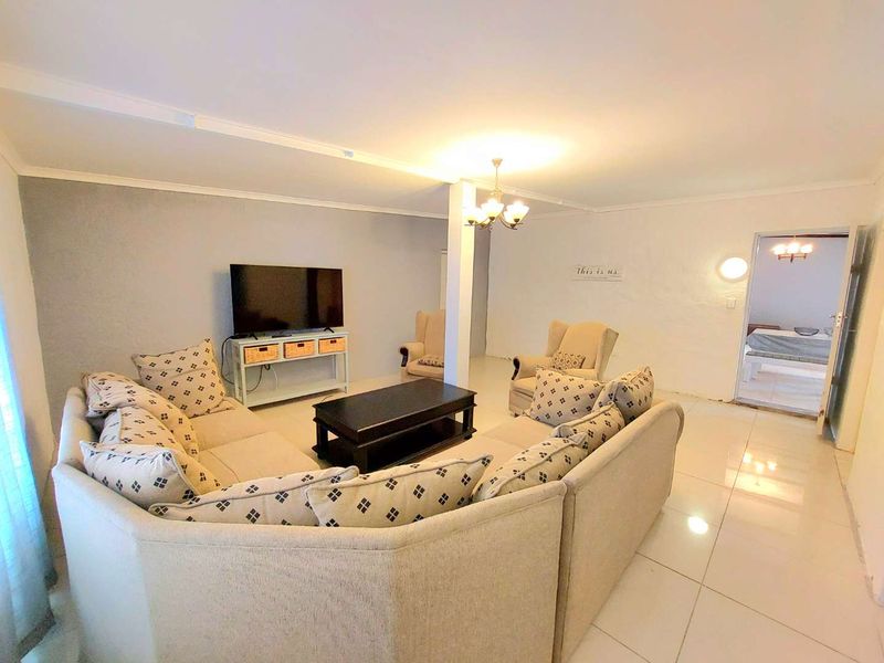 Rudi's Self-Catering House with Flat - Photo 8