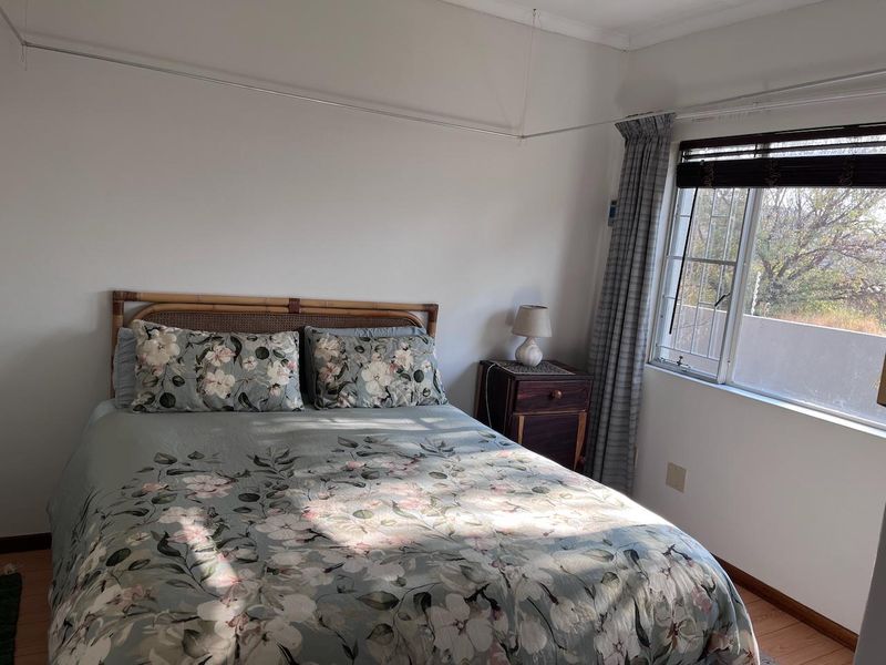 Corner Unit with extra spacious garden - Photo 4