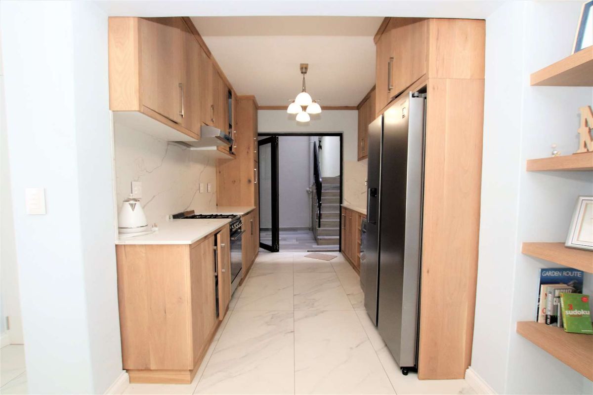 Hendra Estates - Stunning Pet-Friendly Duplex For Sale In Prime Umhlanga - Photo 4