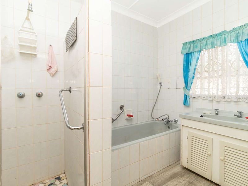 Well built and much loved home looking for new owner! - Photo 10