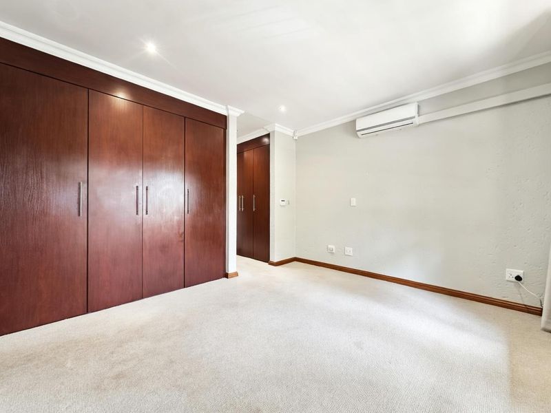 GORGEOUS 3 BEDROOM HOME FOR SALE IN THE HEART OF HYDE PARK - Photo 10