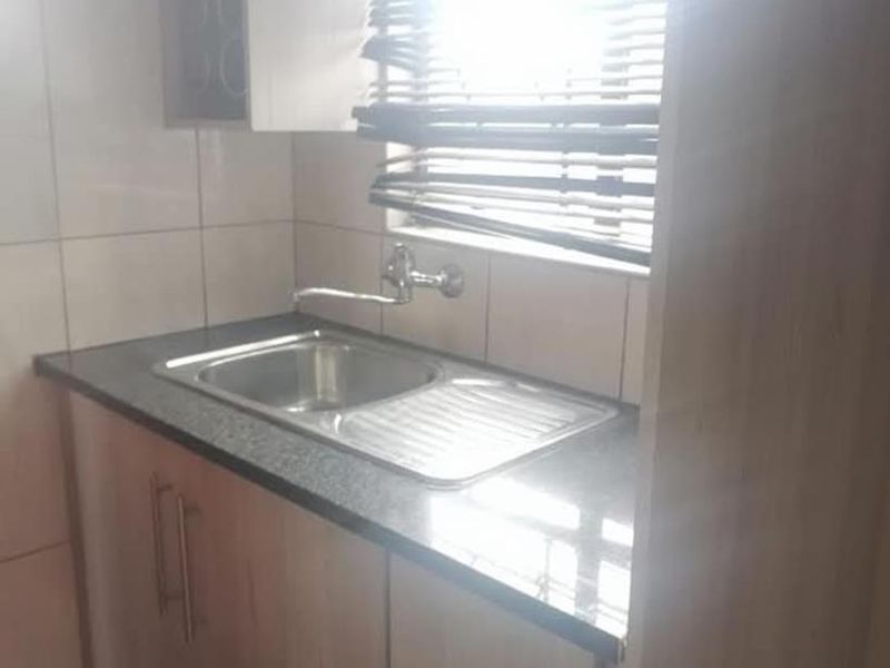 4 bedrooms house to rent in Soshanguve VV - Photo 4