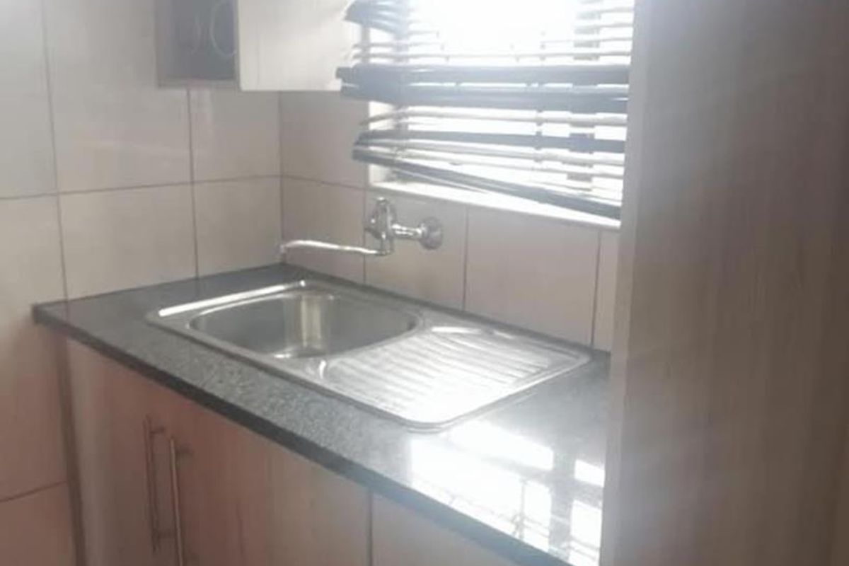 4 bedrooms house to rent in Soshanguve VV - Photo 4