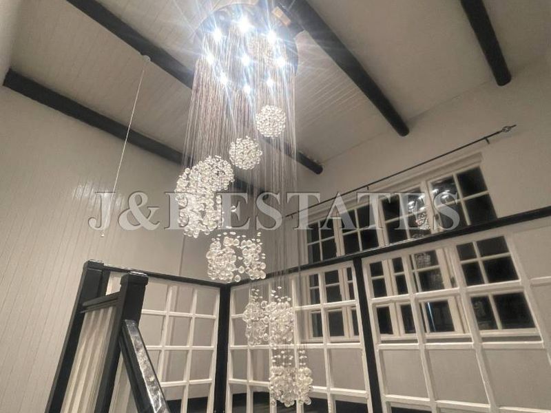 Immaculate Victorian style home - Photo 5