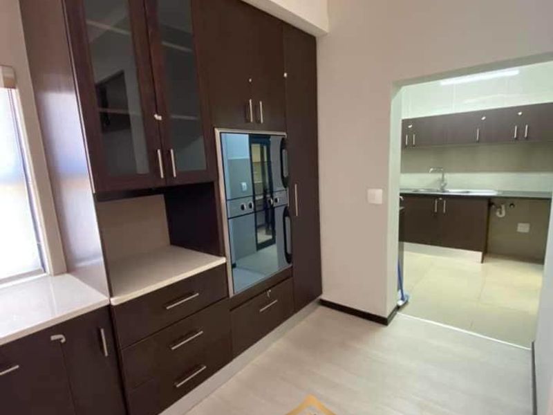 For Sale: Ultra Modern 5 bedroom family home with excellent features in Walvis Bay - Photo 5