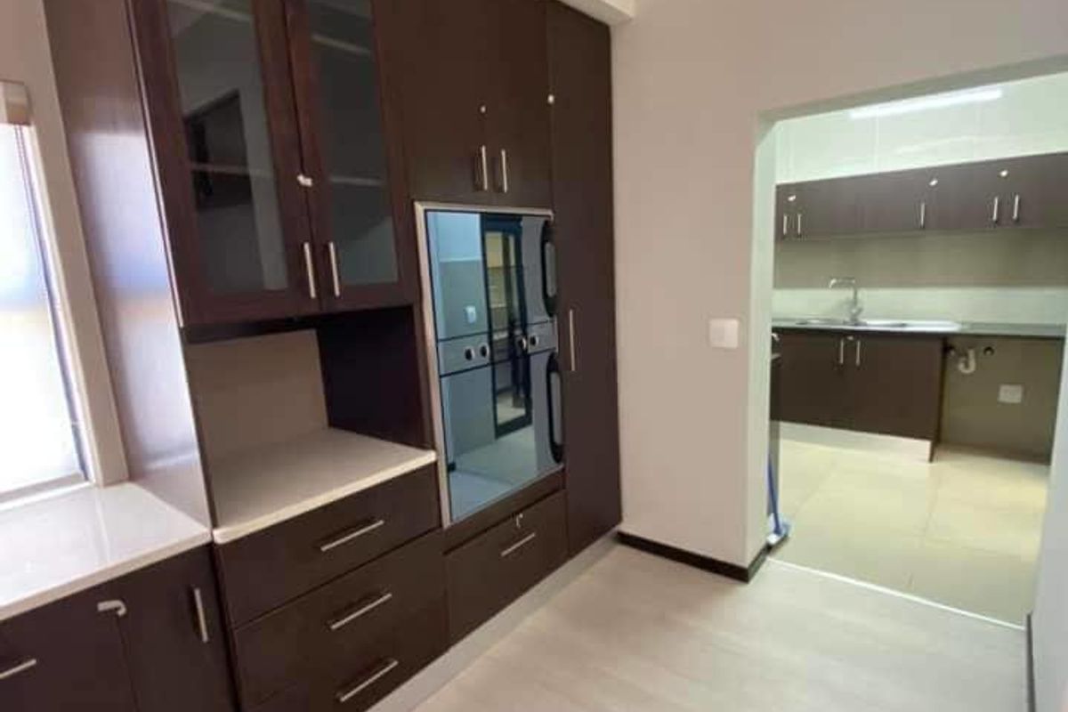 For Sale: Ultra Modern 5 bedroom family home with excellent features in Walvis Bay - Photo 5