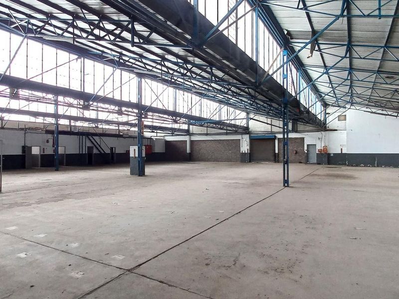 1237m2 Benrose Warehouse To Let - Photo 2
