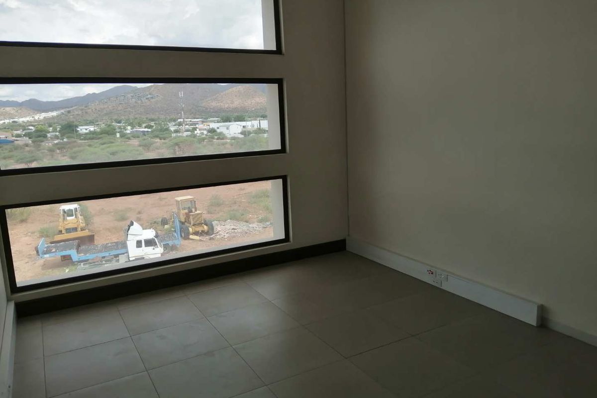 Showroom, Offices & Warehouses A-Grade Building For Sale - Photo 5