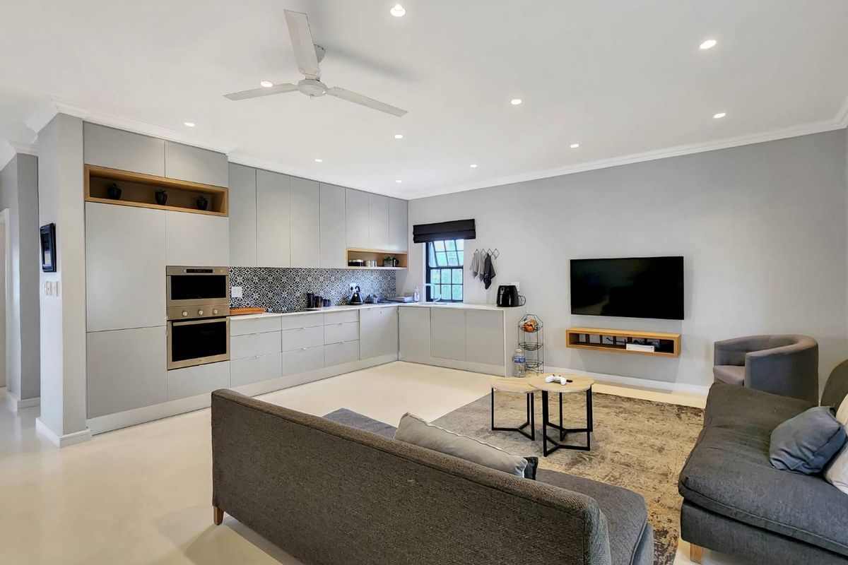 Modern 2 Bedroom Apartment - Photo 5