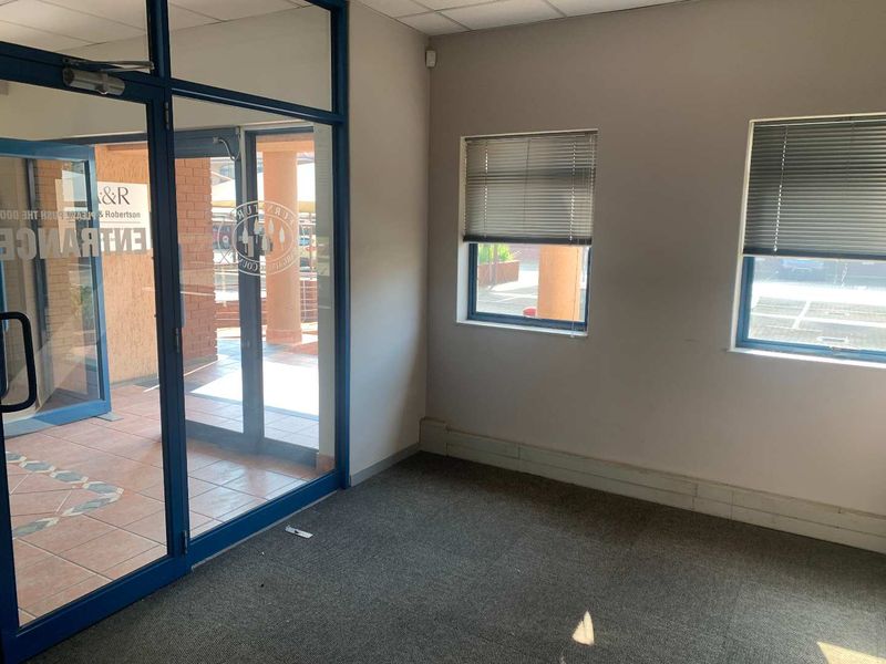 394m2 Office Space To Let | 39 Empire Road, Parktown - Photo 4