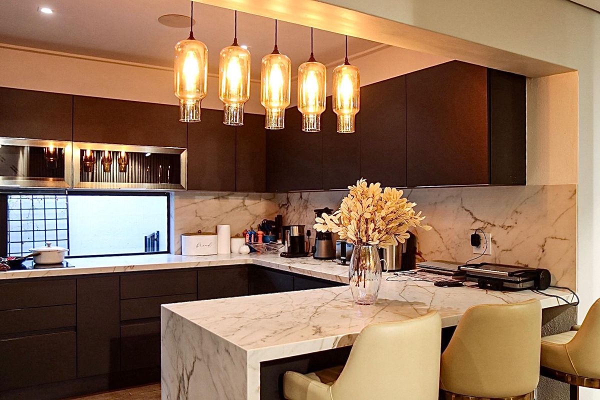 Luxury 5-Bedroom Home with Smart Automation & Triple Garage - Photo 4